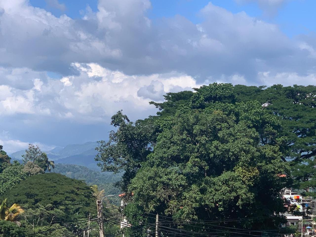 Lodge in 611 Kandy Buitenkant foto