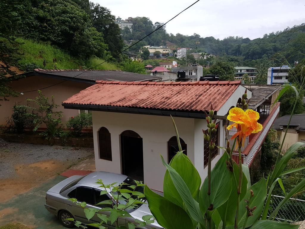 Lodge in 611 Kandy Buitenkant foto