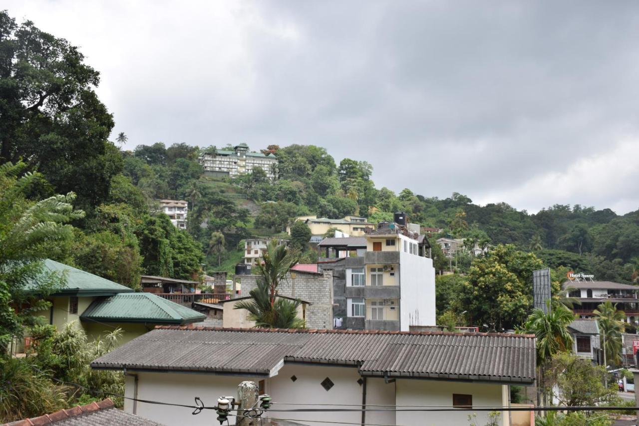 Lodge in 611 Kandy Buitenkant foto