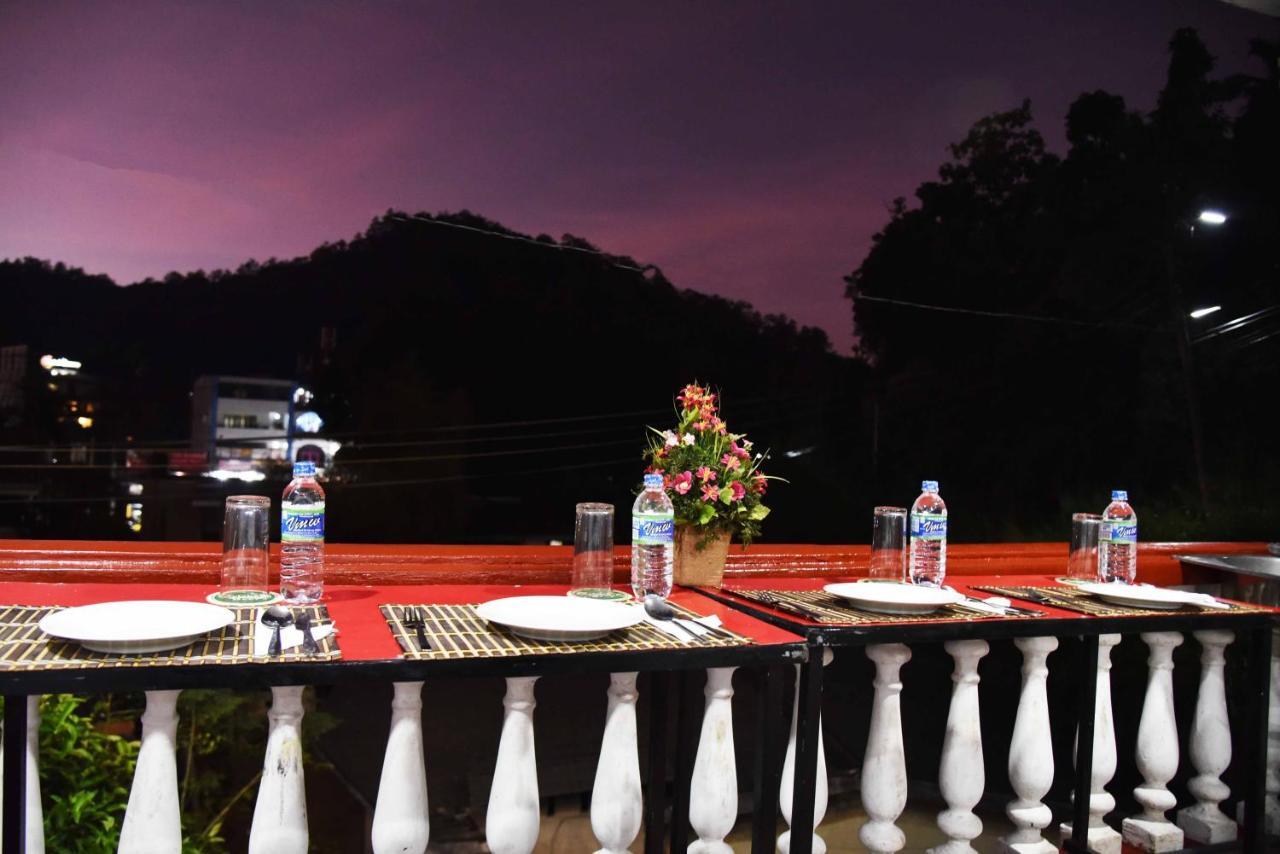 Lodge in 611 Kandy Buitenkant foto