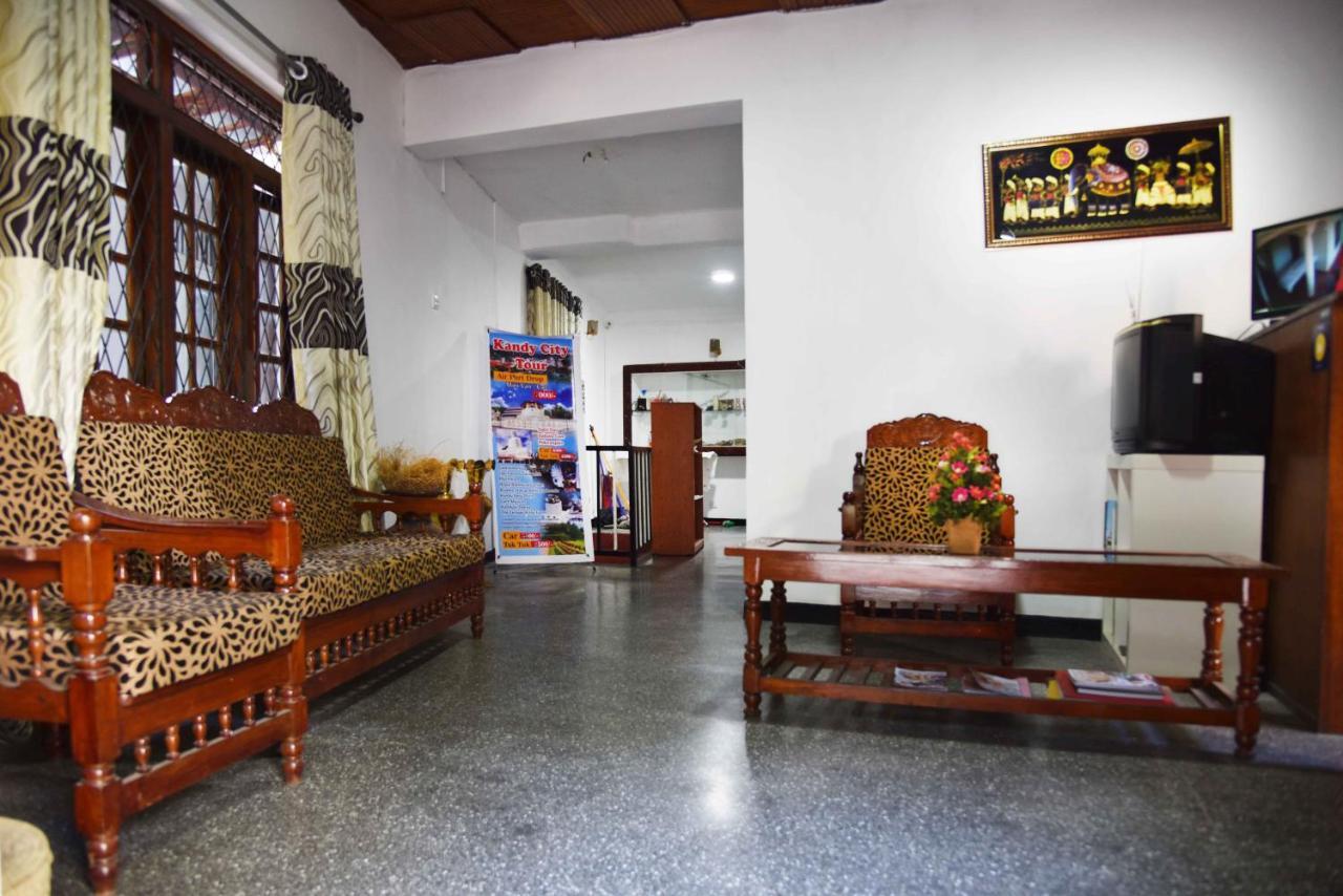 Lodge in 611 Kandy Buitenkant foto