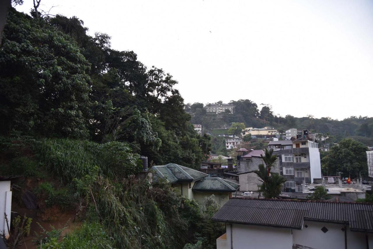 Lodge in 611 Kandy Buitenkant foto