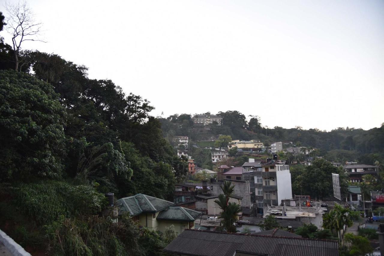 Lodge in 611 Kandy Buitenkant foto